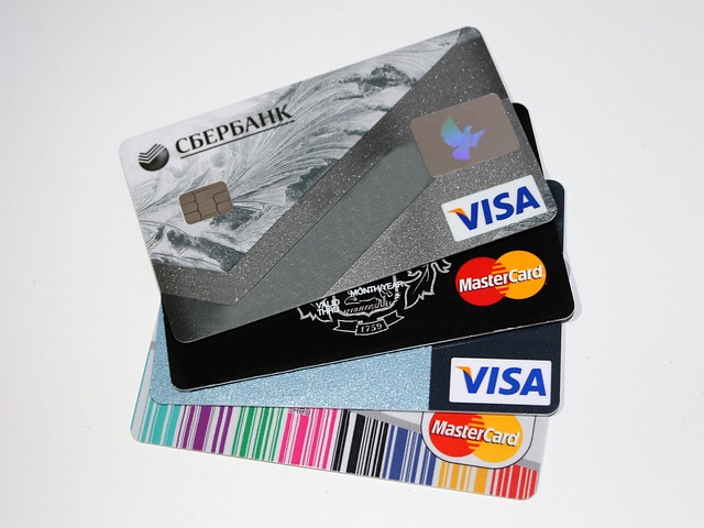 How to Manage Multiple Credit Cards Effectively in 2024